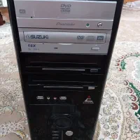 کیس کامپیوتر با کیبردو میزکامپیوتر دفتری و مانیتور