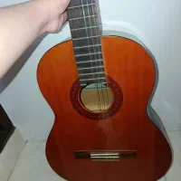 گیتار در حد نو دو ماه استفاده شده