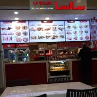 به یک سالاد زن و یک کارگر ساده نیازمندیم