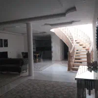 سه طبق/دوبلکس ایتالیایی/بنفشه ها
