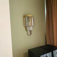دو لوستر و یک دیوار کوب بسیار نو