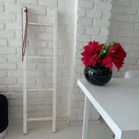 نردبان تزیینی و گلدان