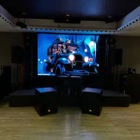 سیستم صوتی تصویری حرفه ای تالار و کافی شاپ