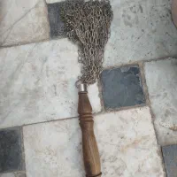زنجیر و تعدادی وسایل