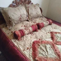رو تختی دو نفره ۸ تیکه نو کرمی زرشکی خارجی