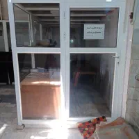 ۱.دفترکار آلمینیوم۴در۲  ۲.پارتیشن پیشخوان میز و..