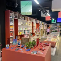 فروشنده کتابفروشی و لوازم التحریر با بیمه