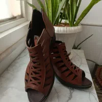 کفش سایز 37