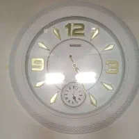 ساعت دیواری در حد نو