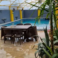 باغ استخر سرپوشیده صحنه