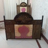 تخت فرفورژه هخامنشی دارای پایین تخت و سر تخت مقاوم