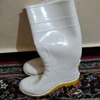 یه جفت چکمه نو نو