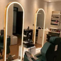 ناخنکار حرفه‌ای ای در سالن cip نیاز مندیم