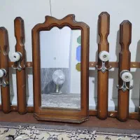 آینه و جا لباسی