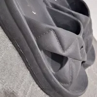 دمپایی سایز  هردو به 39 و 40 میخوره