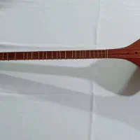 سه‌ تار.  همراه با کاور