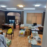۸۵متر/تک واحدی/موقعیت اداری/بر اصلی/۲ پارکینگ