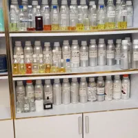 عطر و شیشه و ملزومات بخاطر جمع آوری مغازه