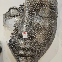 مجسمه دیوار کوب بزرگ مجسمه کنار سالنی