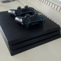 یک دستگاه ps4  pro با دو دسته و فول بازی