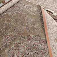 یک تخته فرش ۹ متری زمرد مشهد نو۷۰۰شانه  کناره موکت