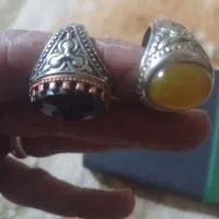 مقدارزیادی وسایل کلکسیونی دارم