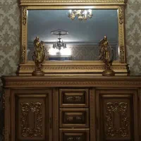 اینه و کنسول طلایی