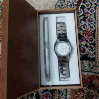 ساعت مچی و خودکار