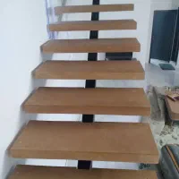 ساخت و اجرای پله فلزی و کف پله چوبی