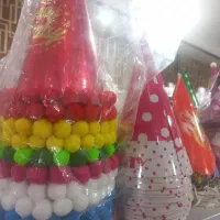 فروشنده خانم در لوازم قنادی