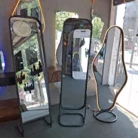 اینه فلزی ایستاده