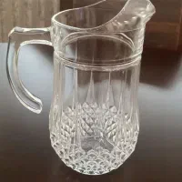 تعدادی لیوان و گیلاس بستنی و پارچ آب و یخدان نو