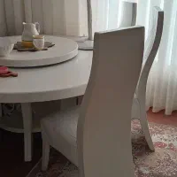 به علت جابجایی مبل ومیز نهار خوری به فروش میرسد