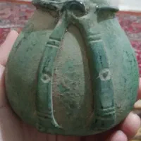 کاسه قدیمی و نوشته فلزی قدیمی و یک انگشتر کهنه