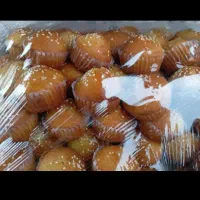 شیرینی یزدی و دونات و دانمارکی و باقلوا