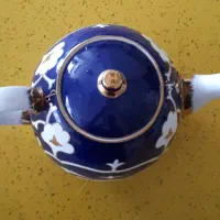 قوری چینی با طرح و رنگ خاص