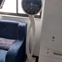 آباژور و ساعت ایستاده
