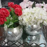 تعدادی گل مصنوعی