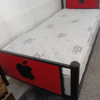 تخت تمیزه وسالم یک نفره