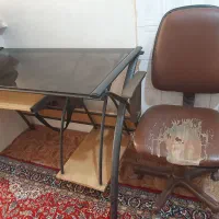 صندلی چرخدار و میز کامپیوتر سالم