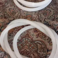تعدادی شلنگ تخلیه آب کولر گازی نو می باشد