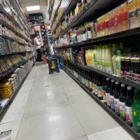 کارگر برای سوپر مارکت