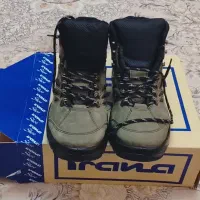 کفش کتونی آکبند و در حد نو و پوتین