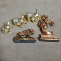 تعدادی مجسمه