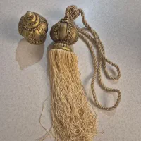 گل میخ وشرابه پرده