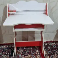 میز تحریز ۳ تا ۱۳ ساله سفید قرمز در حد نو