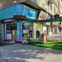 صندوقدار کافه بیرون بر