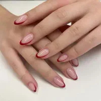 مدل برای کاشت ناخن