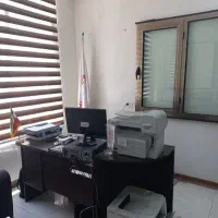 منشی و مسئول دفتر مرکزی کارخانه