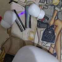 کتاب  و ایرپاد   سالم بدون هیچ خوردگی
